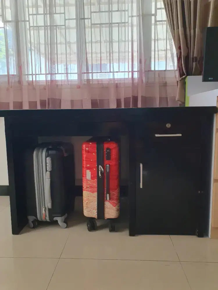 Meja Kantor Bahan Kayu