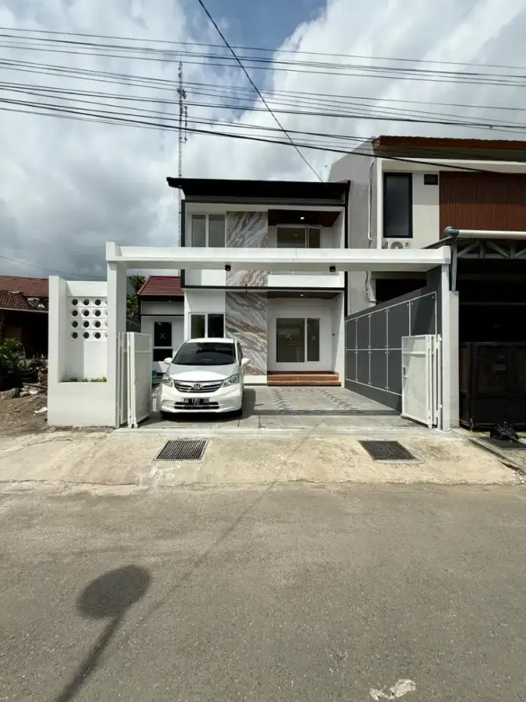 Rumah Mewah 2 Lantai Dekat Hotel Hyatt Jl Palagan Km 8