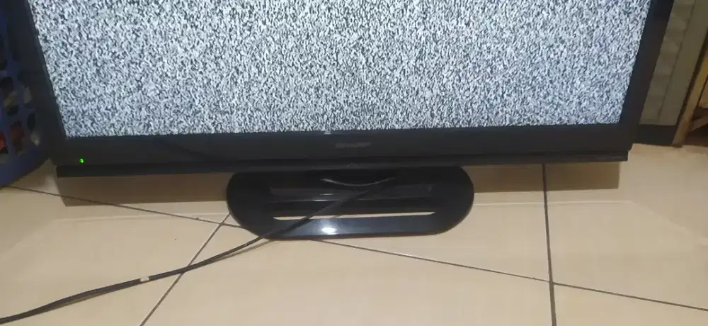 TV led sharp analog 32 inch kondisi siap pakai