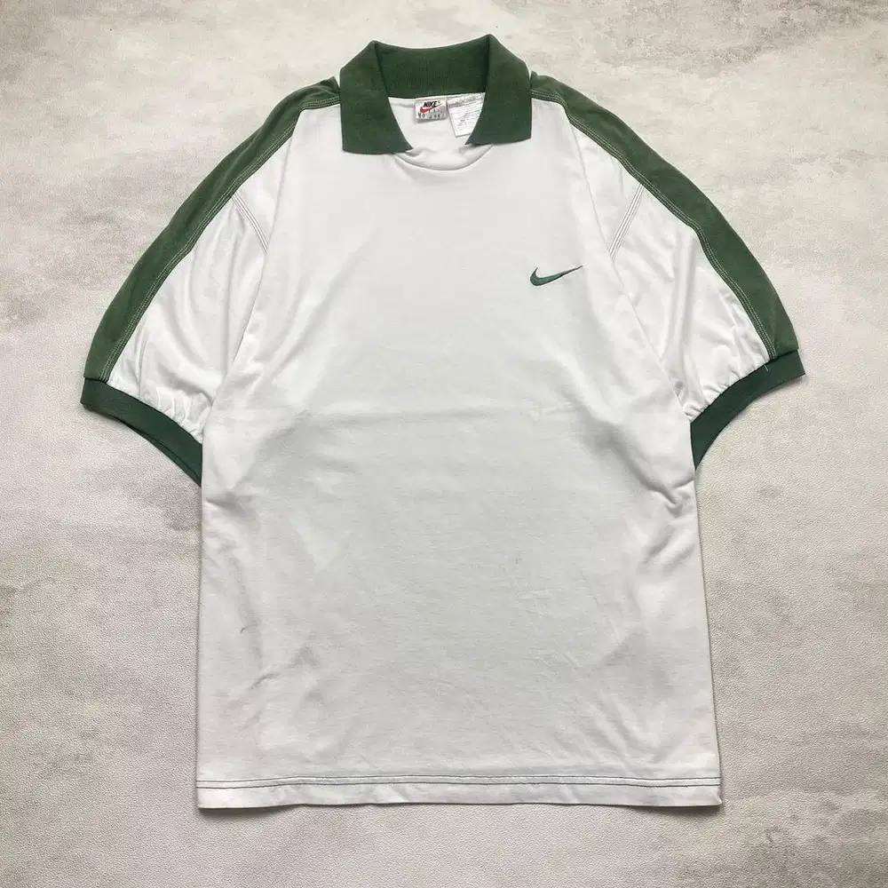 KOAS BERKERAH NIKE BARANG VINTAGE