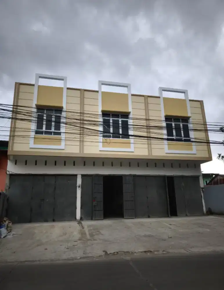 Disewakan/ dijual ruko jl pros mon emmy saelan.luas 4.6x18 2lt.