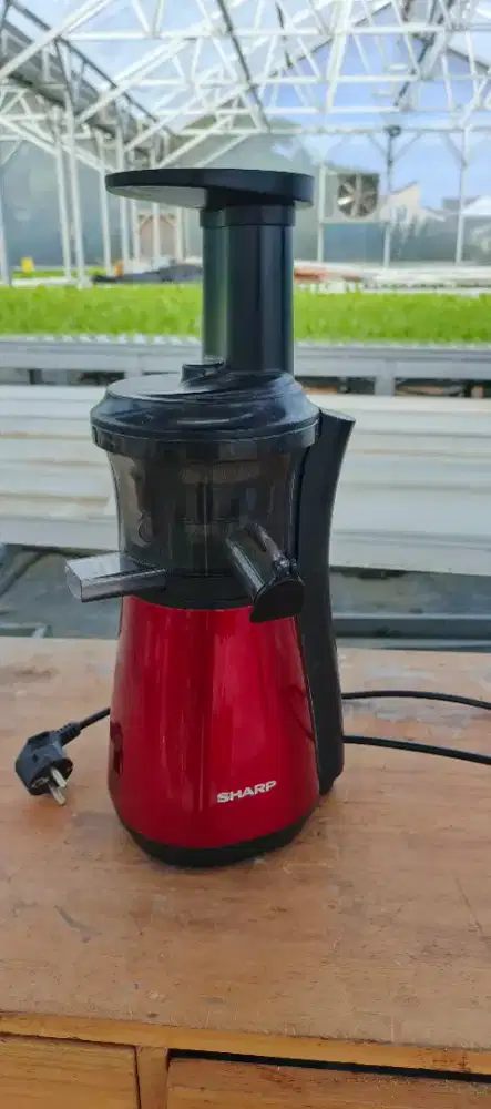 Cold Press Juicer, Sharp (bekas like new)