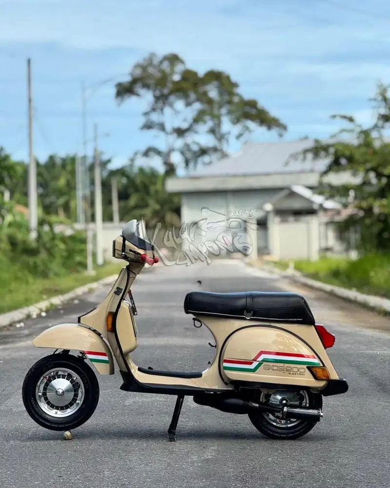 VESPA EXCEL 200