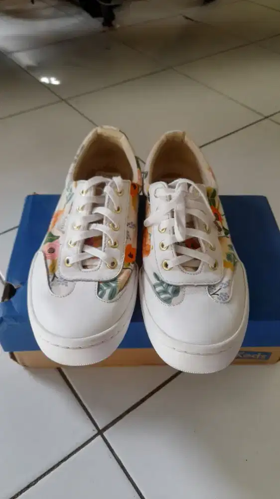 Sepatu Keds floral original size 38 to 39