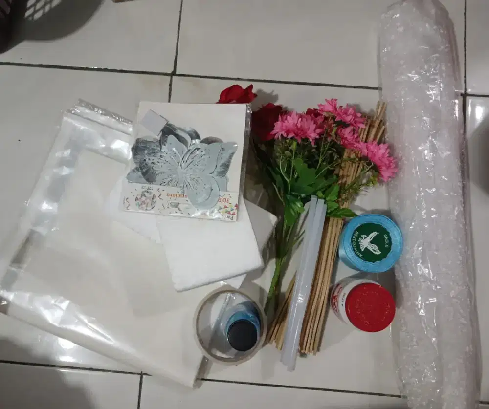 Kumpulan bahan bahan bekas buket