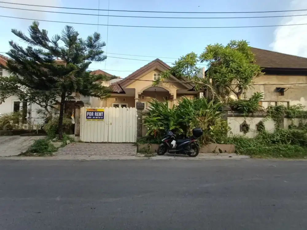 Rumah Minimalis Di Jalan Utama Taman Jimbaran,  Dekat Kantor Imigrasi
