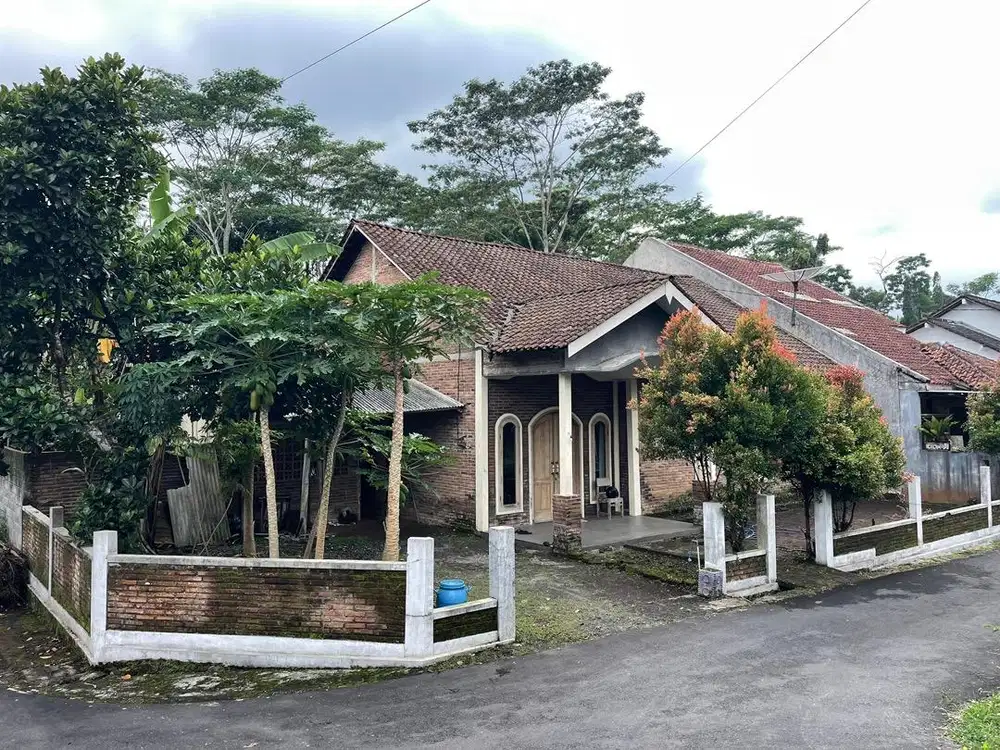 Dijual Rumah Pribadi Tengah Kota posisi Hook Tanah Luas