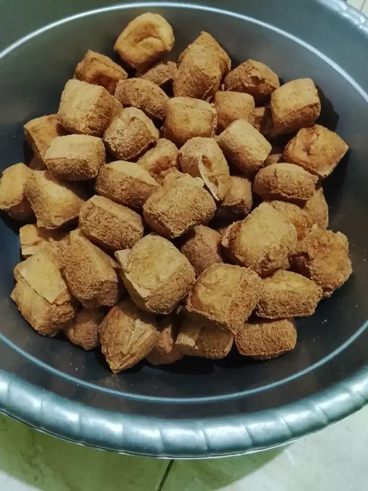 Tahu sumedang dan lontong