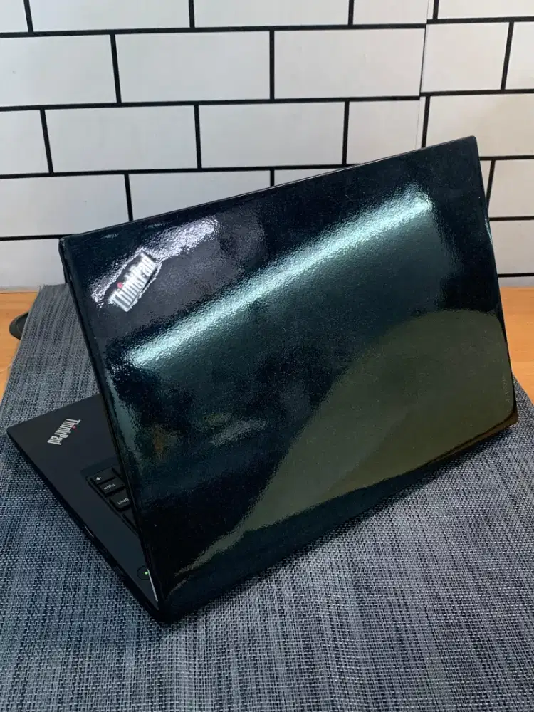 LENOVO Thinkpad T470s
Core i5 Gen 7
Ssd 256
Ram 8gb