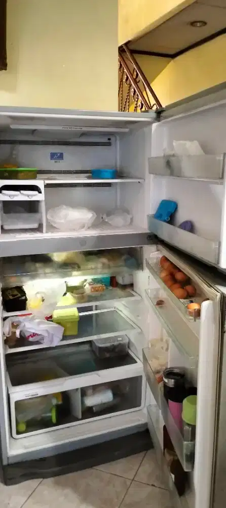 Dijual kulkas 2 pintu