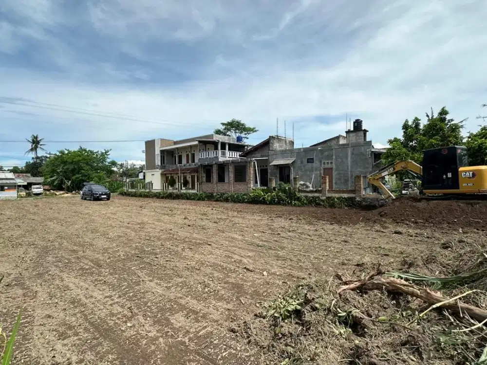 Pinggir Jalan Area Palagan View Sawah dan Gunung