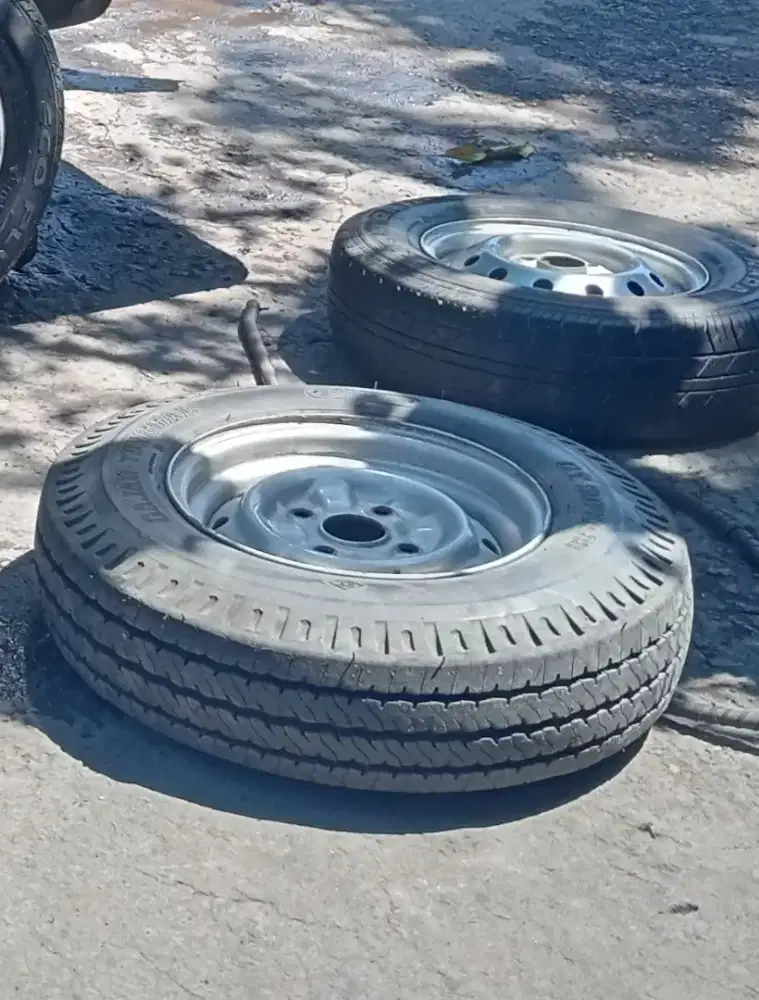 Ban vulkanisir, velg r13 pcd 4x114 dan pcd 4x100