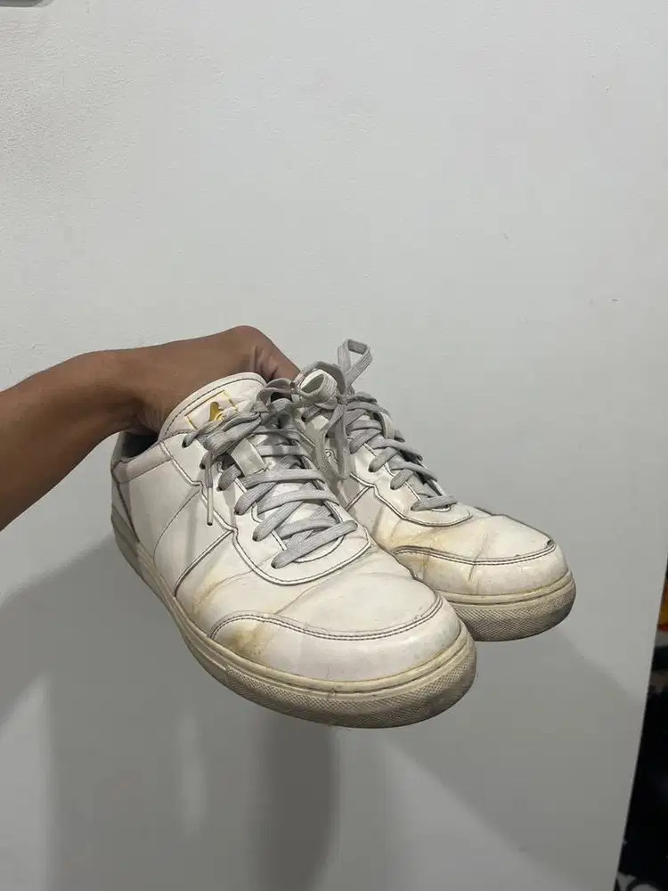 Sepatu Bekas Ukuran 41 (1 Bundle: 2 Sepatu)