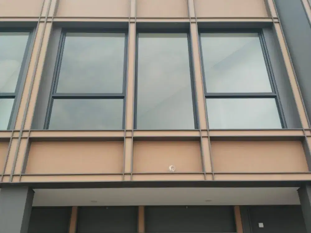 Dijual ruko North Square Selangkah ke mall kota wisata Cibubur.