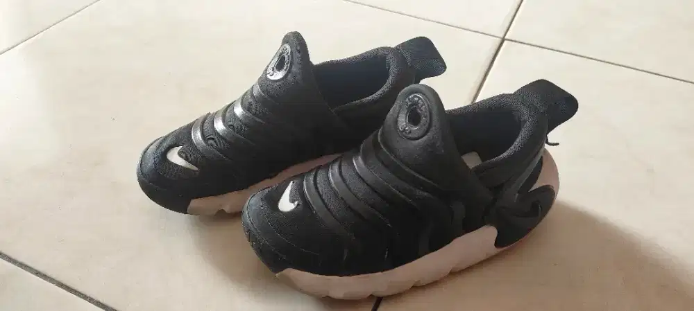 Sepatu nike original anak