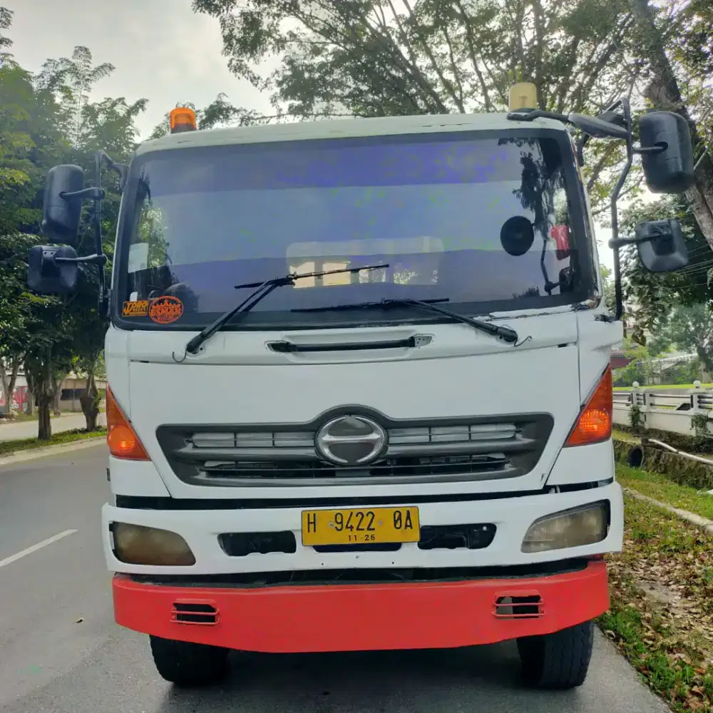 HINO TRUCK GANDENG