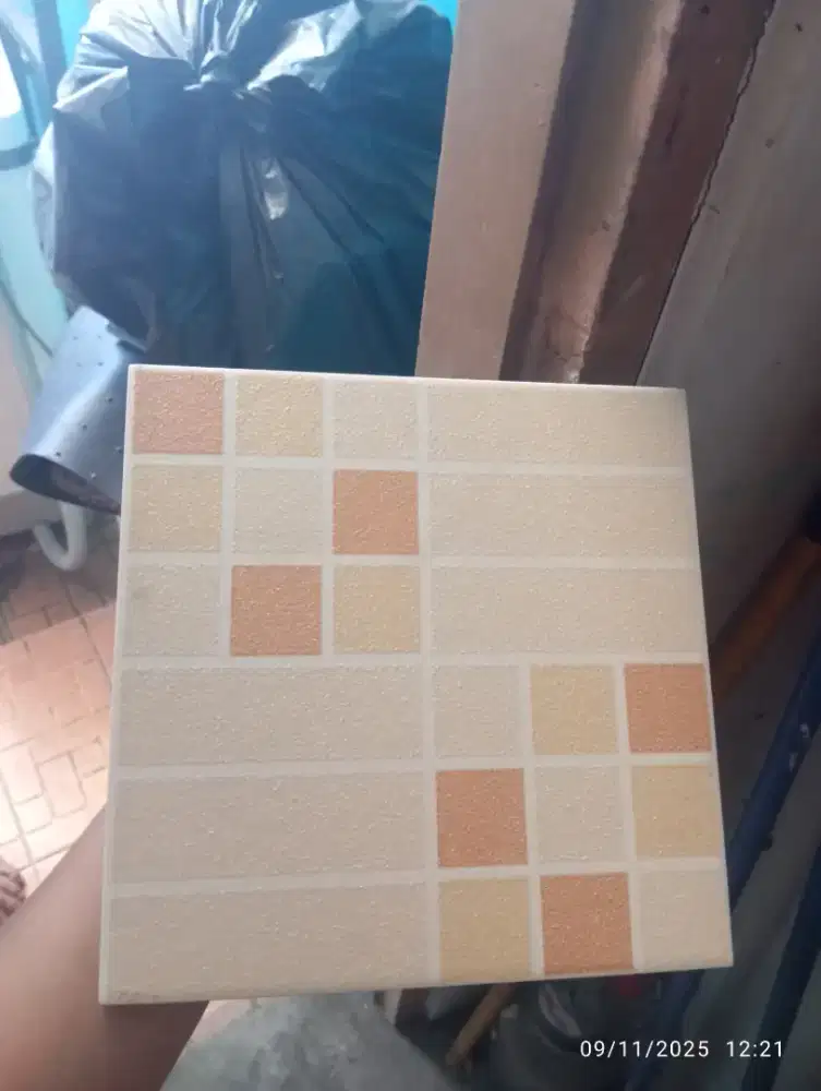 Jual keramik roman 20x20 isi 25 pcs