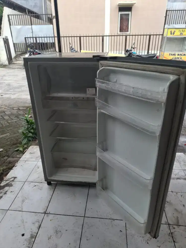 Dijual kulkas Toshiba