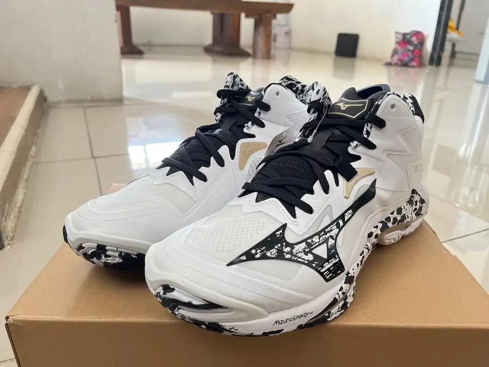 *Jual Rugi* SEPATU VOLI Mizuno Wave Lightning Z8 Mid