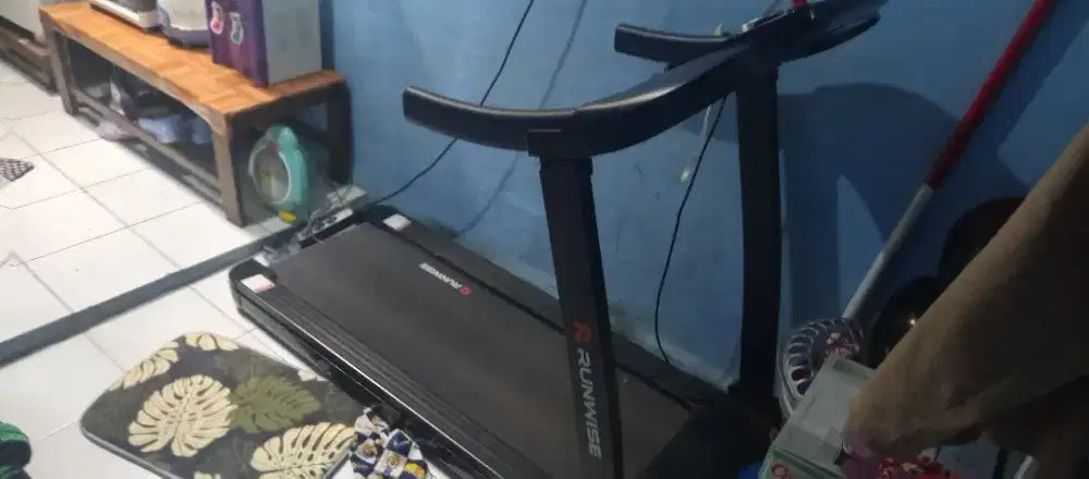 Treadmill bekas rasa baru merek runwise
