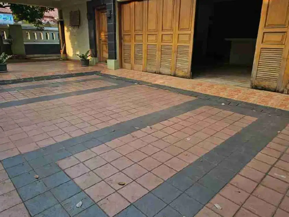 Dijual rumah hook 15×12  bisa utk usaha strategis LT 182 di galaxy bebas banjir