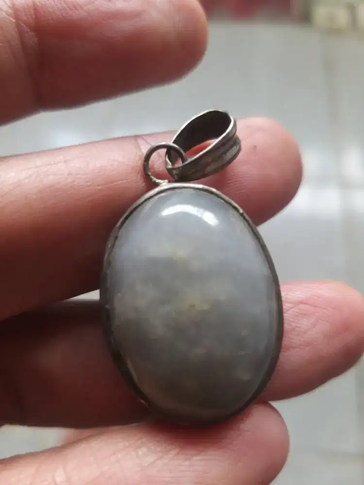 Lionton / bandul kalung dengan batu keabu2an dan putih Ring Perak