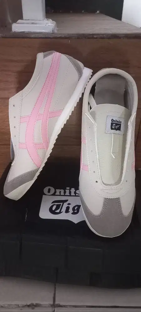 sepatu premium murmer