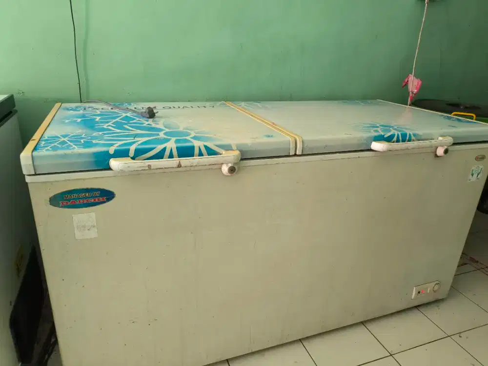 Frizer merek Daimitsu 600