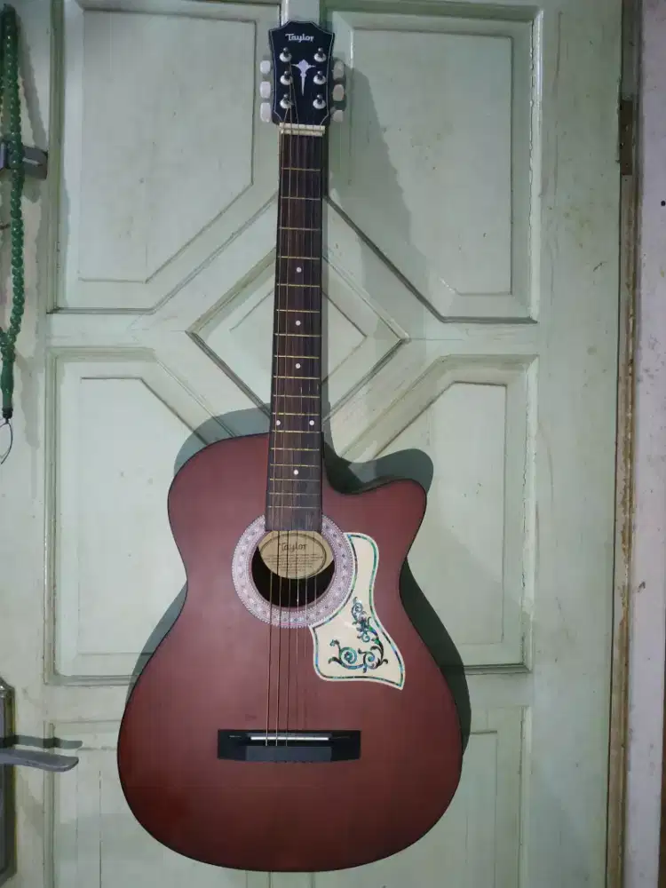 Gitar akustik Taylor tanbes mulus warna marun senar Elixir setel ceper