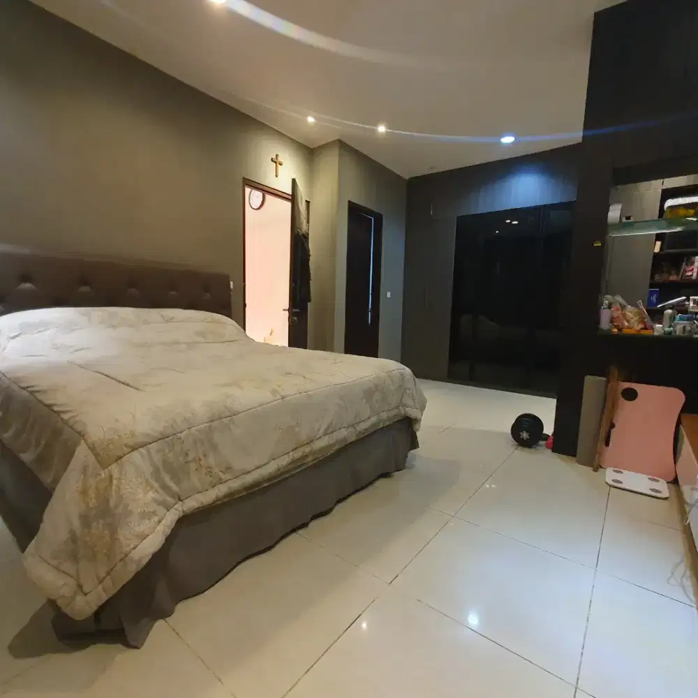 Rumah lokasi strategis di kelapa gading !