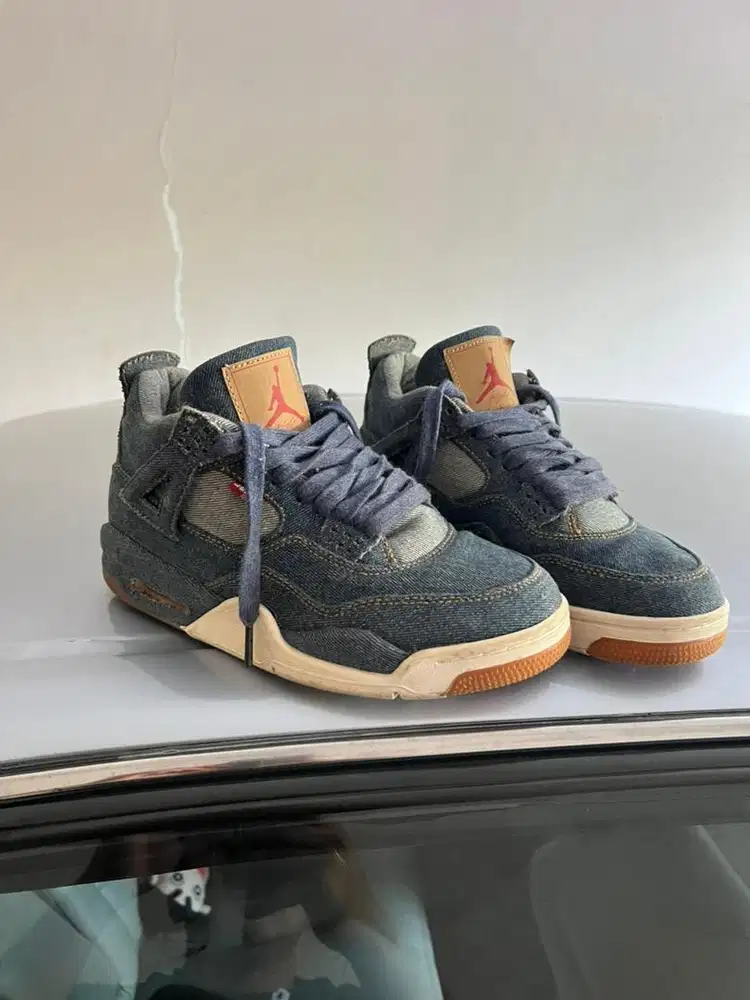 Sepatu jordan 4 x levi's denim