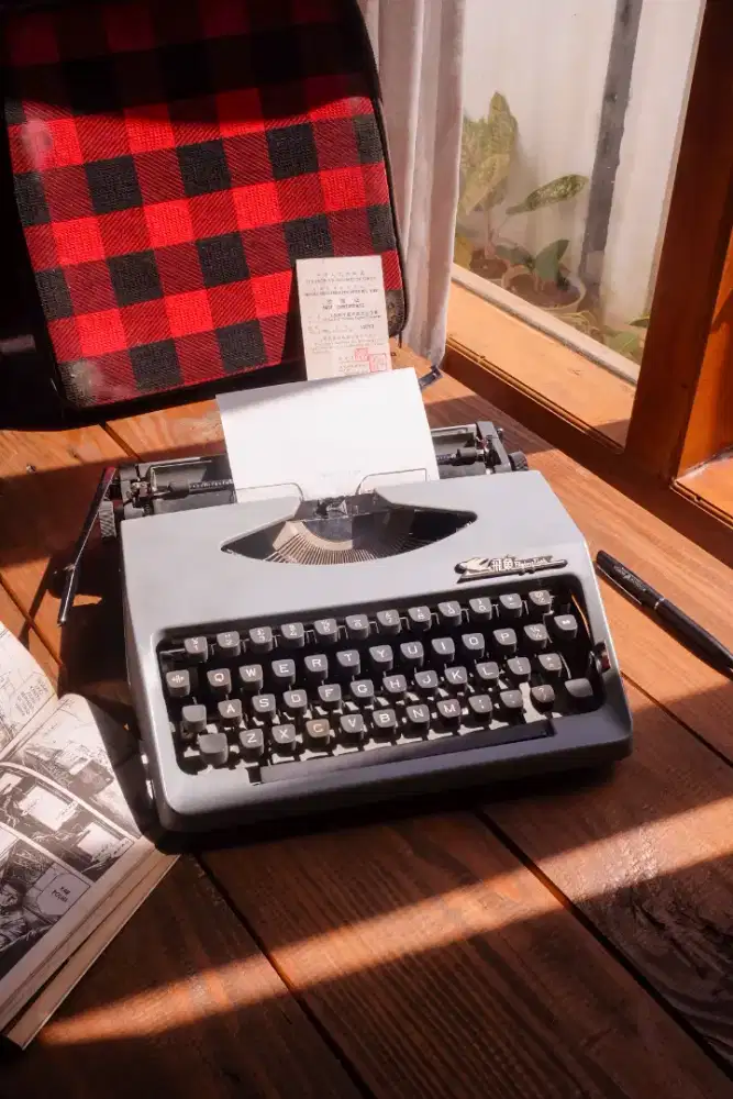 Mesin ketik (typewriter) Flying Fish