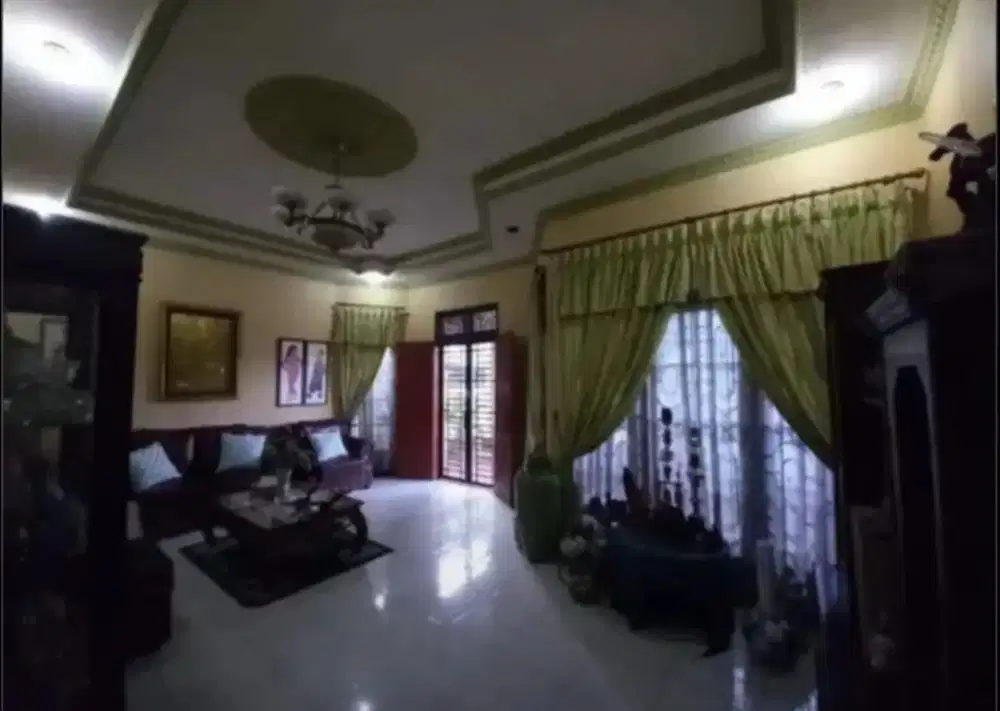 DIJUAL RUMAH DAN TANAH DENGAN HALAMAN LUAS