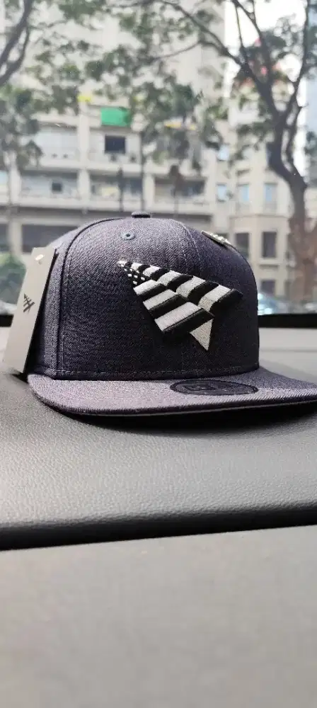 Weeekend Sale!!! Topi Snapback New Era Paper Planes Adjustable BNWT