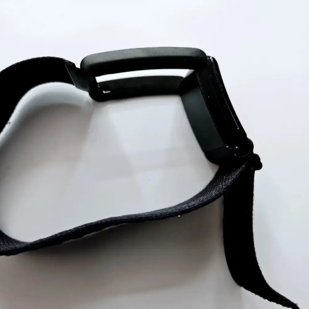 Whoop 4.0 fitness tracker smartband kesehatan