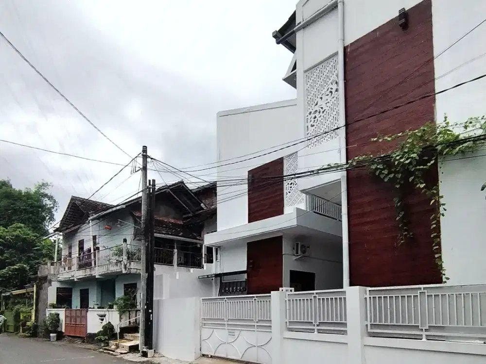 DIJUAL KOST JOGJA EKSKLUSIF FULL PENGHUNI, Kampus UGM, UTY, DLL