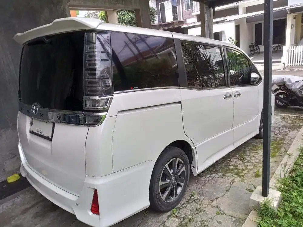 Toyota voxy 2018 Dp 70jt