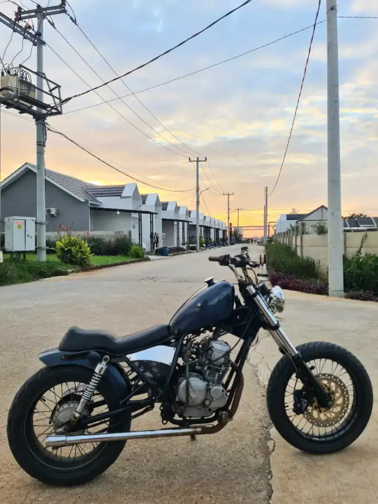 SCORPIO XS225 CUSTOM BOBBER CHOPPER