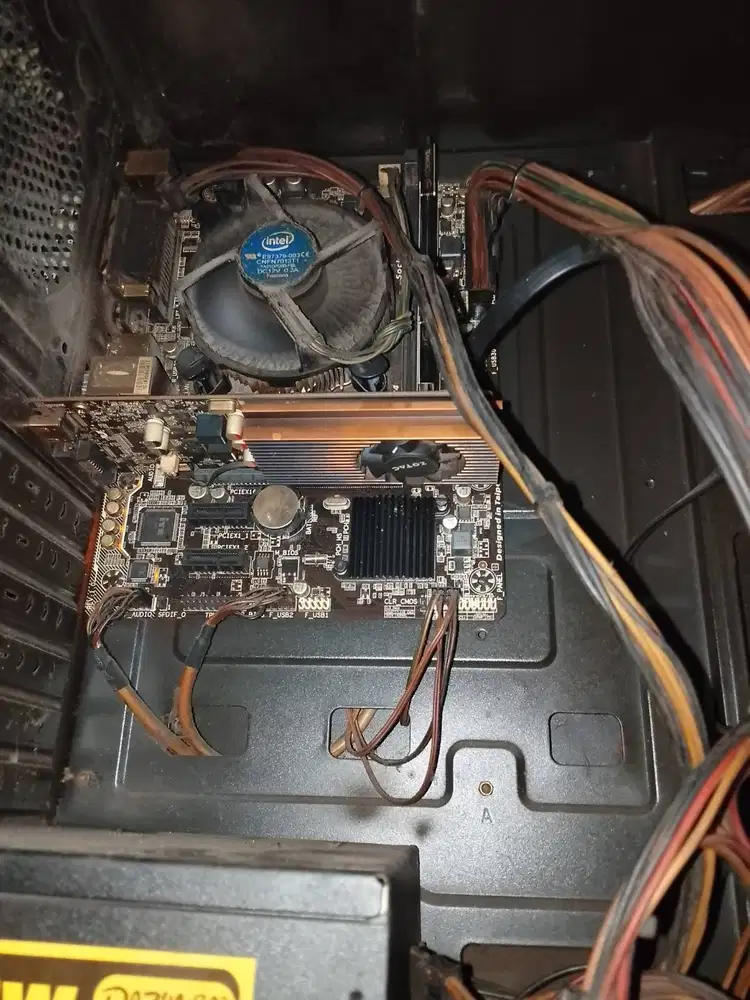 VGA GT 1030 DDR5 fan mati