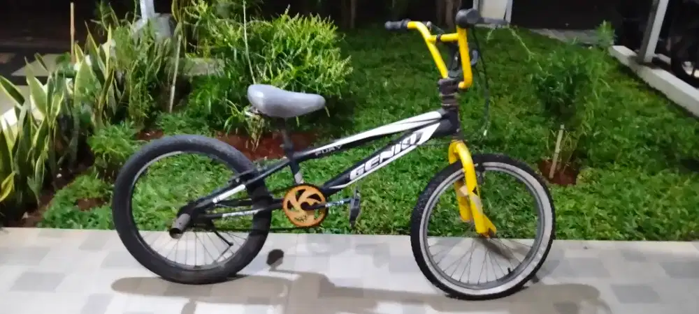Sepeda BMX Genio 20