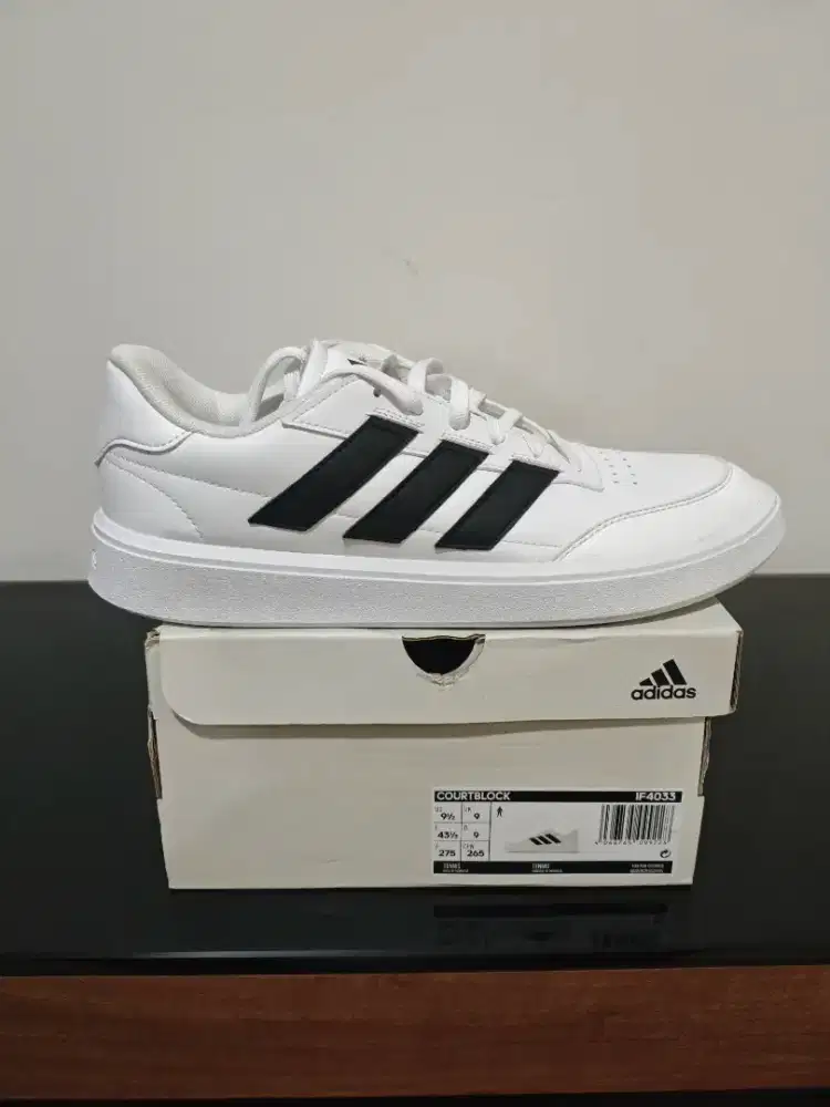 Sepatu Tennis sneaker Adidas Courtblock sz 43