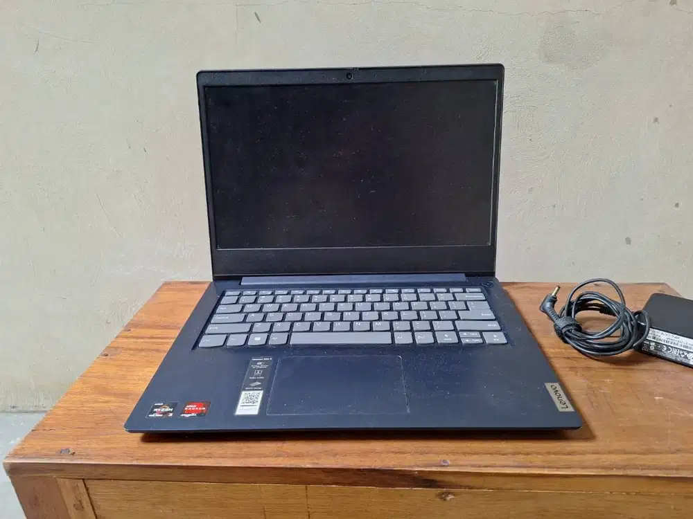 Laptop Lenovo Ideapad Slim 3 AMD Ryzen 3 4300 memory 8/512 siap pakai