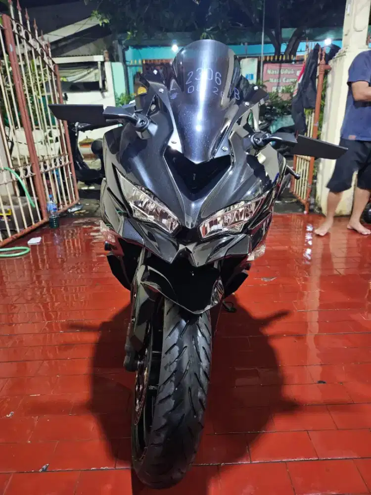 KM RENDAH , JARANG DI PAKAI , KAWASAKI ZX25R  BLACK GLOSSY