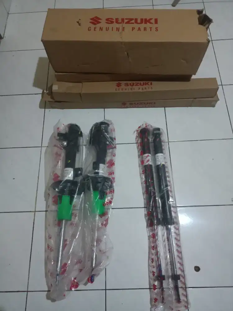 Shock depan belakang mobil Ertiga lama