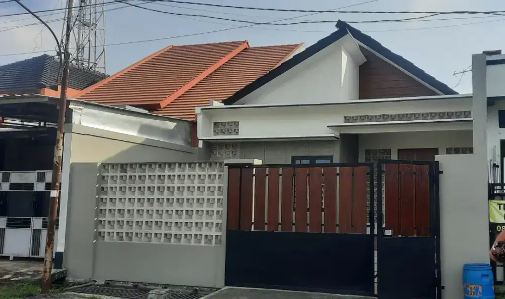 DI JUAL RUMAH BARU  READY SIAP HUNI DI MANYARAN DEKAT BANDARA