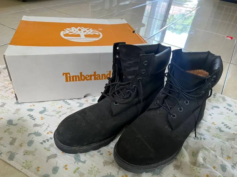 Timberland Classic 6 in Boot (Black) size 41