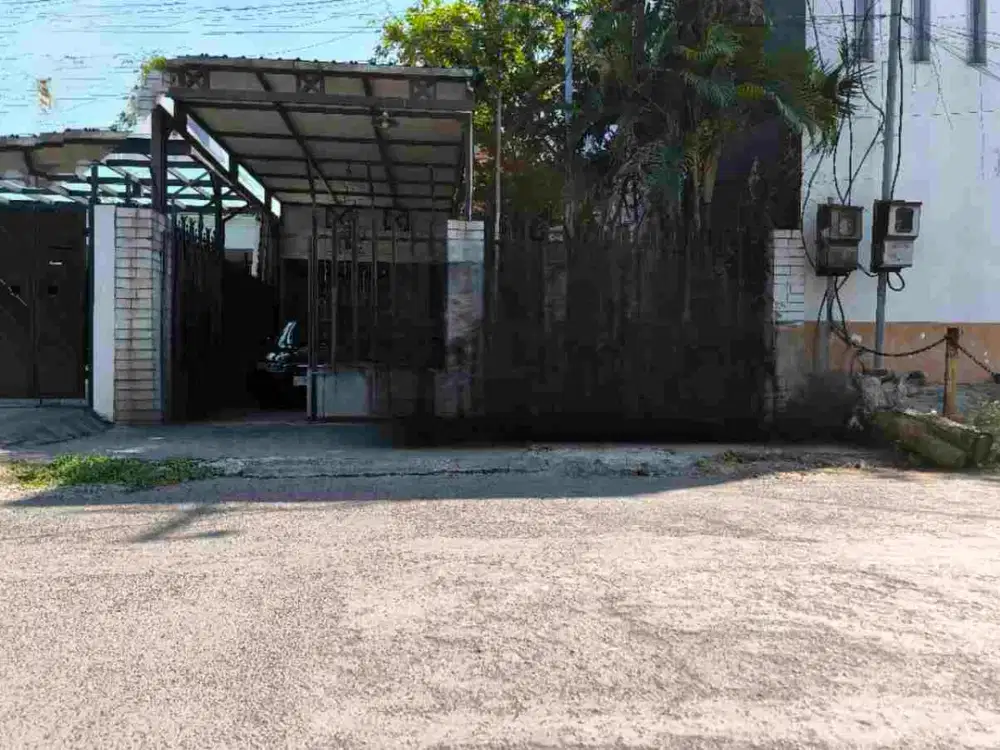 jalan Dr Cipto dekat Raya Darmo