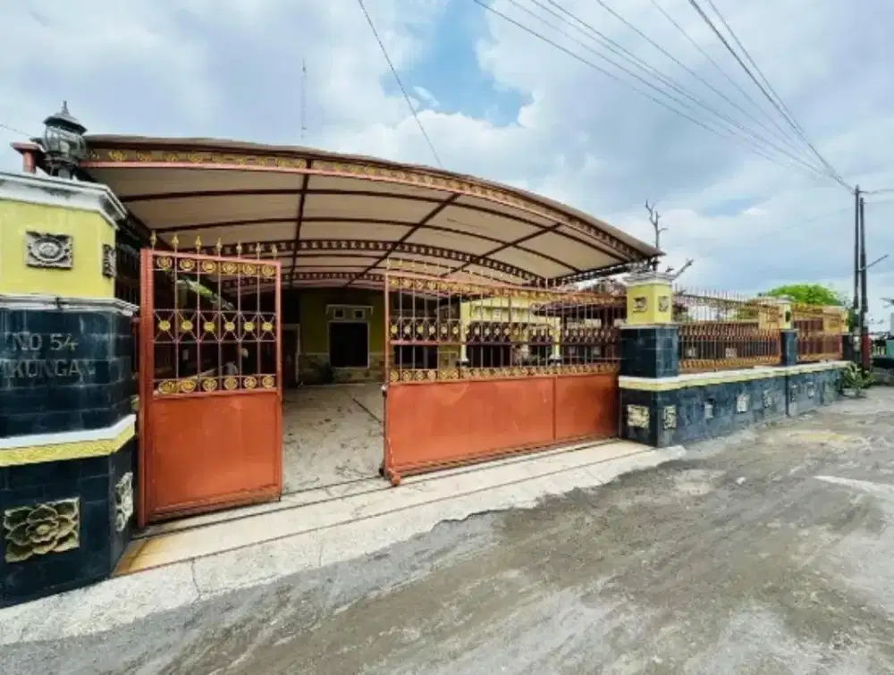 Disewakan rumah luas istimewa full furnish dekat JogjaBay