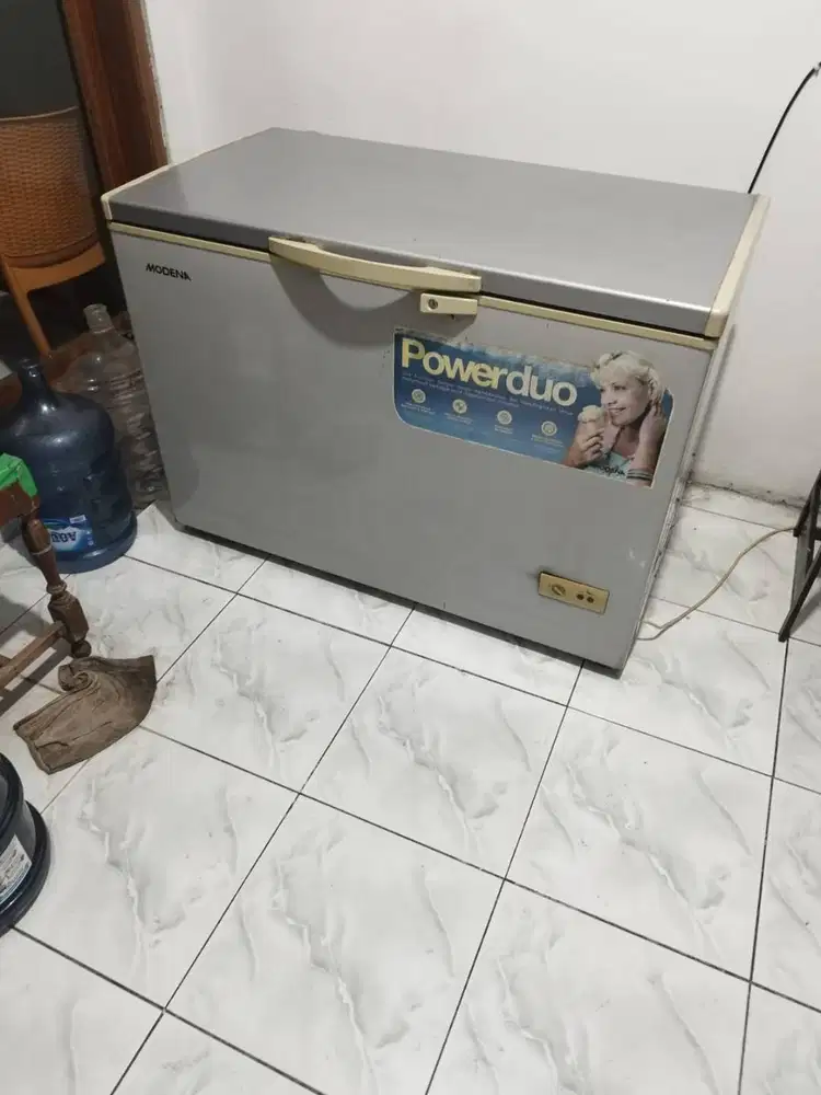 Freezer Modena — Hemat Listrik, Cocok Untuk Rumah & Usaha Kecil