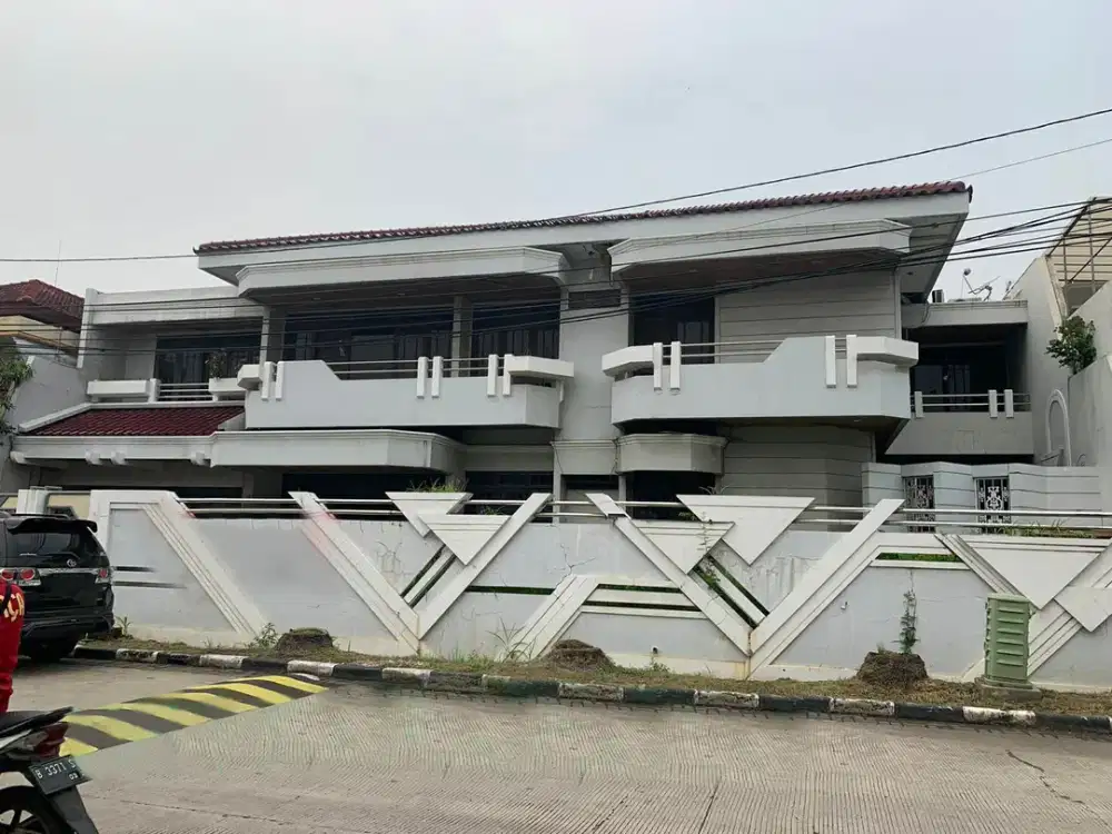 Rumah Green Garden, standar  jalan lebar sekali, jakarta barat